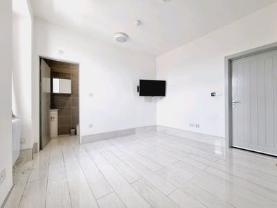 En-suit Double rooms Turnpike lane North London Main Photo