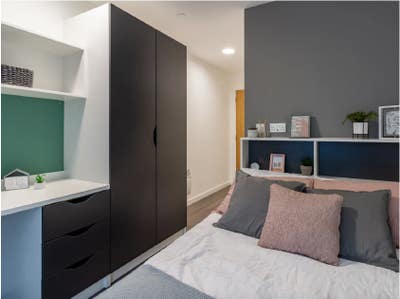 En-suite room in private student accomodation Main Photo