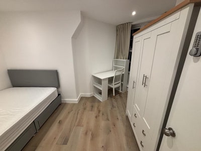 Balcony Double Bedroom in Vauxhall Main Photo