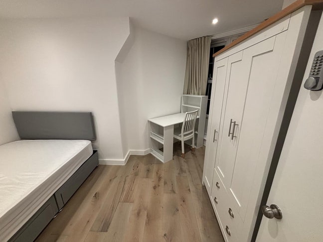 Balcony Double Bedroom in Vauxhall Main Photo
