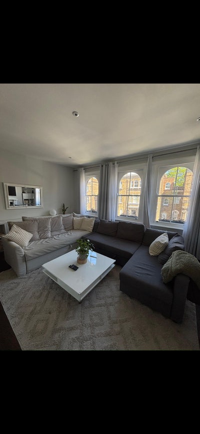 Room for couples available in the heart of Clapham Main Photo