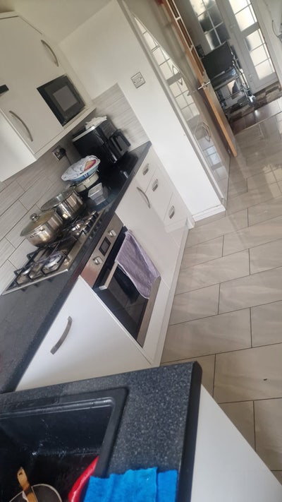 Double bedroom avail for rent in Langley Green  Main Photo