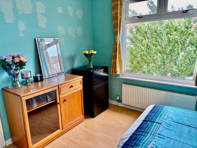 Looking tenant for a double bedroom in kingswood  Main Photo