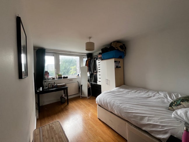 Bright Double Rooms Available 4 months Main Photo