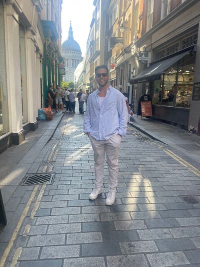 Hi there! I’m a 32-year-old professional wo... Main Photo