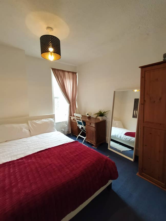 Need 1 female student/professional flatmate. Main Photo