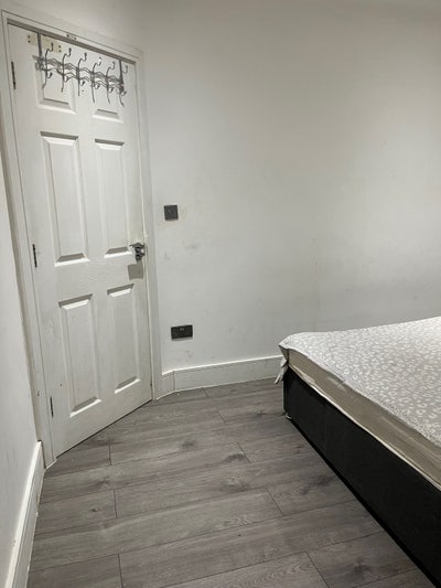 Cozy Room Available Main Photo