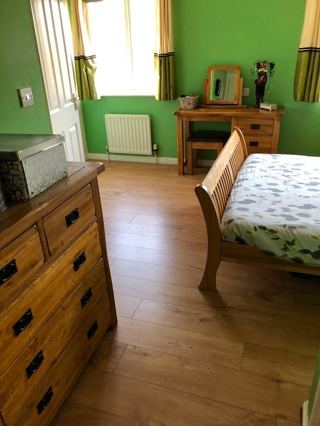 Double room 5 mins walk to hospital  Main Photo