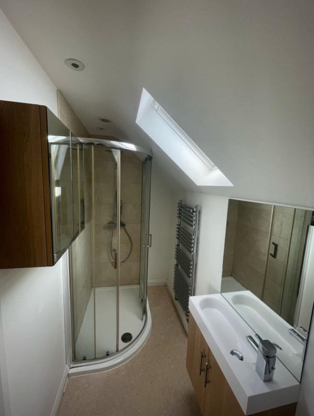 Large Loft Ensuite Room  Main Photo