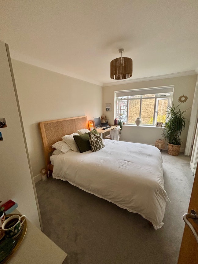 1 en-suite double room - SW11 Main Photo