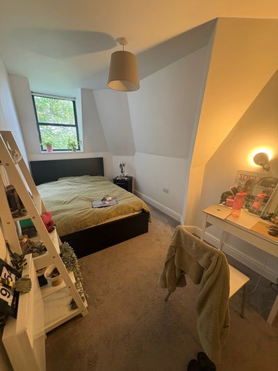 Double room in city centre (female preferred) Main Photo