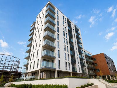 Double Room Available | Modern 3-Bed Flat | E14 ✨ Main Photo