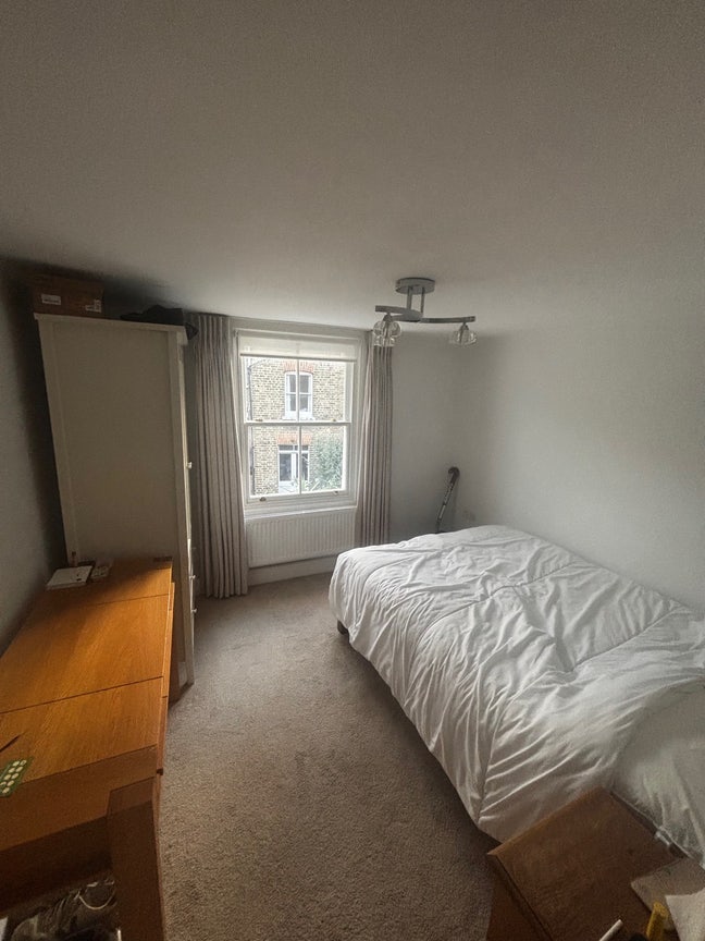 Bedroom in shared house, close to Clapham Junction Main Photo