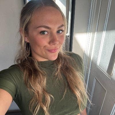 Professional Female seeks a double room Main Photo