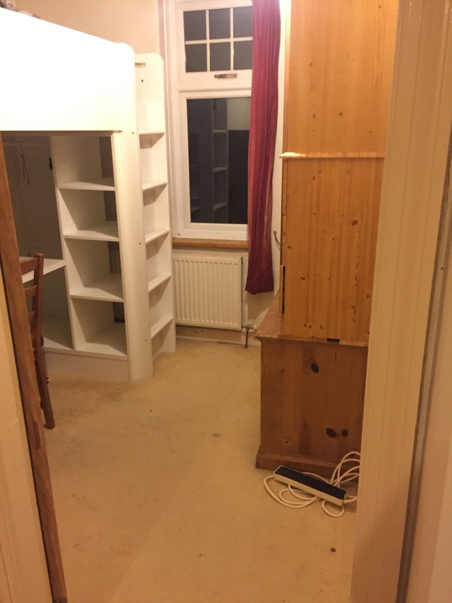 Cabin bed room |cat friendly lady lodger preferred Main Photo