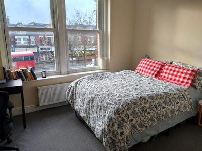 Bright Double Room | &pound;900 All Bills | 5Mins Tube  Main Photo