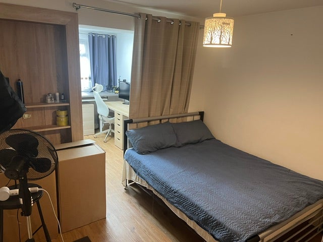 Large En-Suite Room (Studio) near Burnham Station Main Photo
