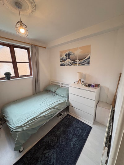 Double room available in house with garden  Main Photo