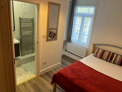 En-Suite Double Room- near Slough High St  (R4) Main Photo