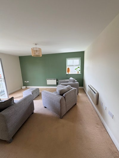 Small double bedroom for rent Main Photo