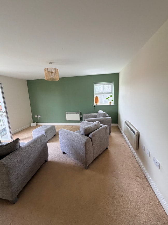 Small double bedroom for rent Main Photo