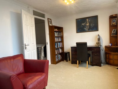 Master Bedroom to rent in Basildon Main Photo