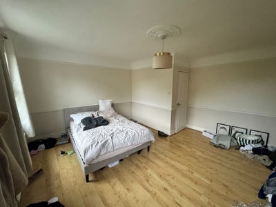 Free today -Big room on Road off of Clapham Common Main Photo