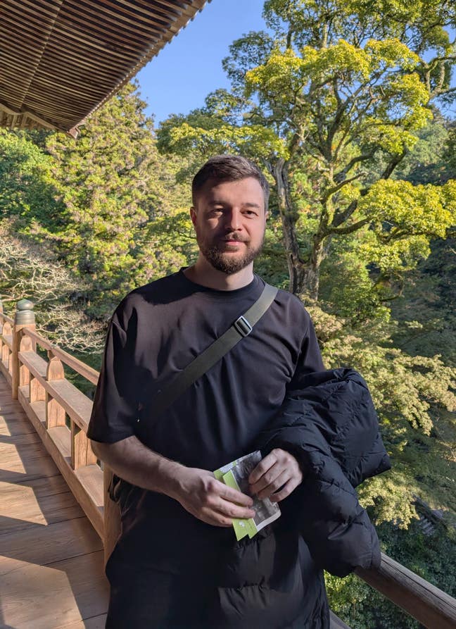 35 year old male professional looking for room Main Photo