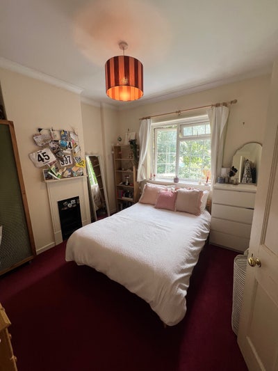 Double Bedroom in our lovely Putney house Main Photo