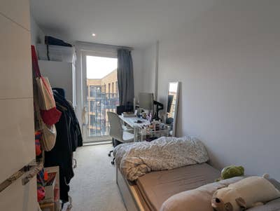 Room Available in new build 3 bedroom flat Main Photo