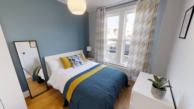 Stylish En-suite Double in Great Location! Main Photo