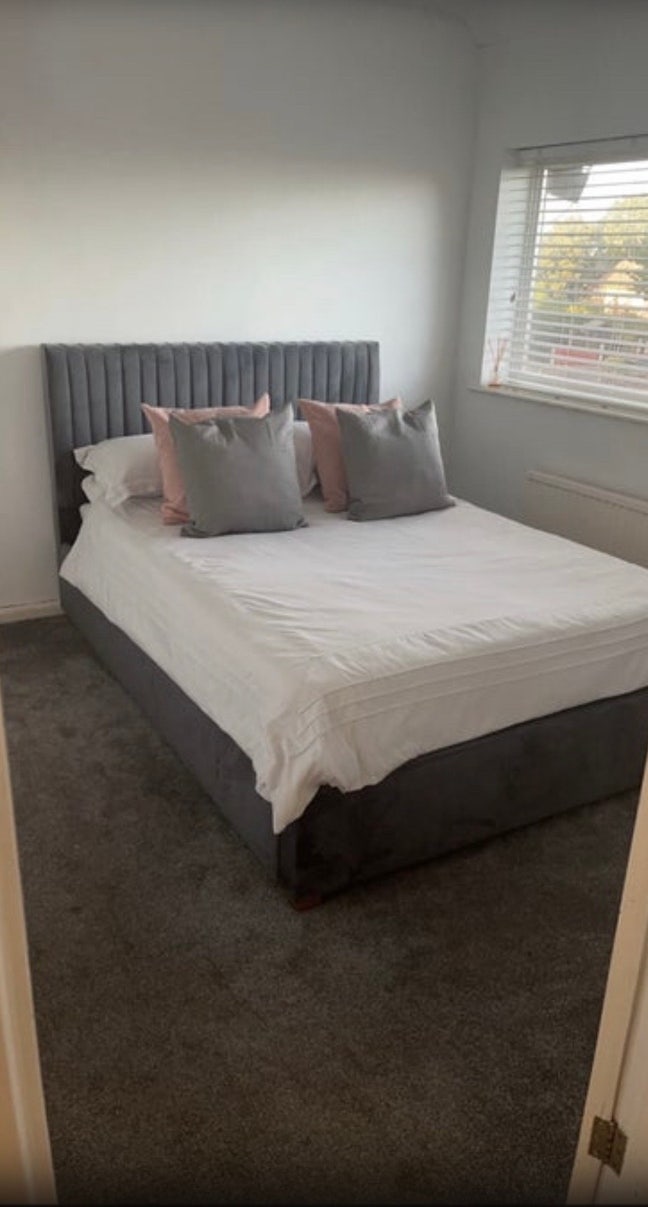 Spacious double bedroom - All bills included  Main Photo