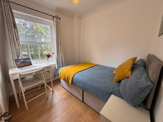 1 master and 2  double rooms Main Photo