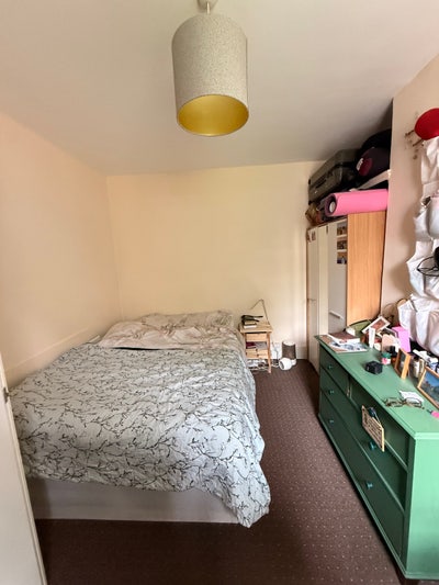 Cozy room available for 3 weeks (near centre) Main Photo