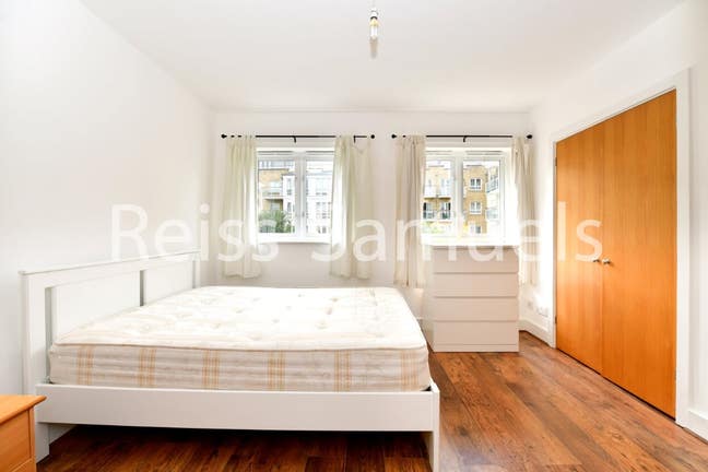 Students All Rooms Available E14 London Main Photo