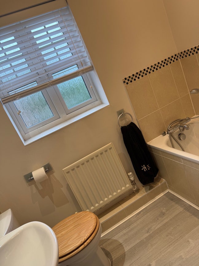 Double room - Romford - with private bathroom Main Photo