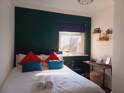 3 double rooms in modern Sefton park maisonette Main Photo