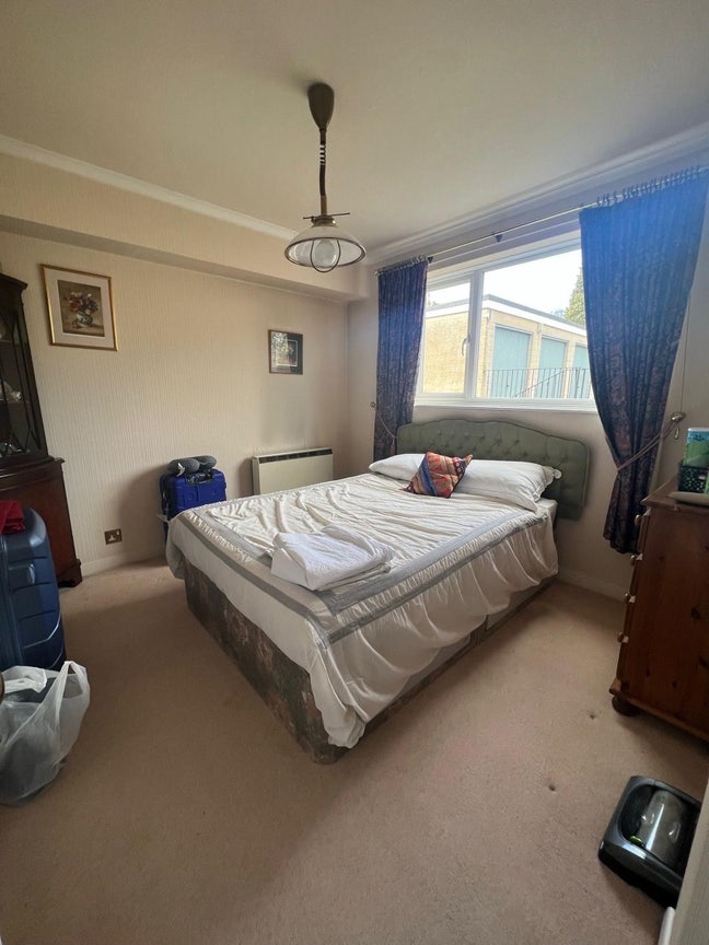 ROOM ON RENT Main Photo