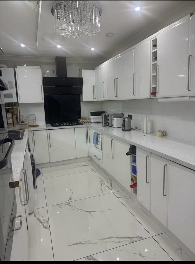 Premium Double Room Available in Essex – Bills Inc Main Photo