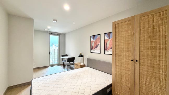 Modern Studio: Available NOW, Roof Terrace Main Photo