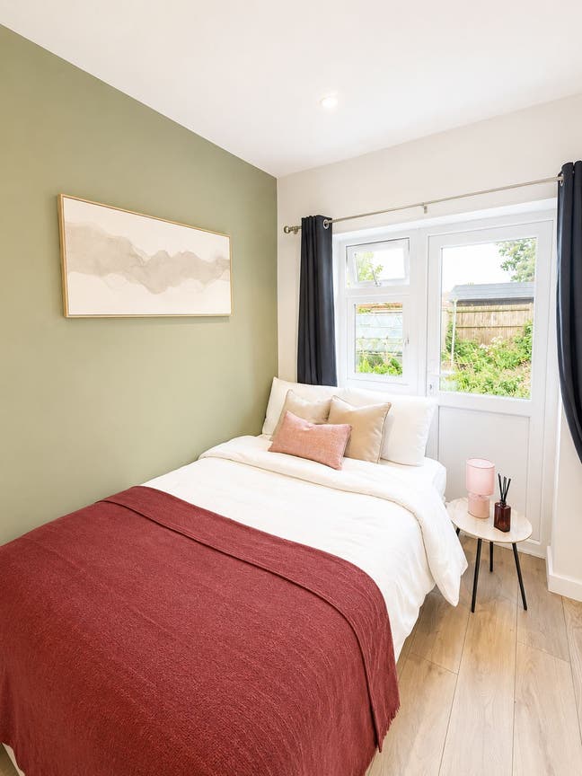 Week Free Rent!! Room in Beautiful Refurb House Main Photo