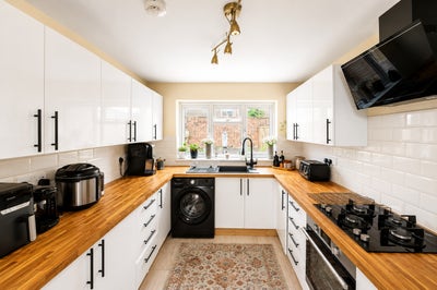 &pound;1150 pcm - Double Room in Clean House Main Photo