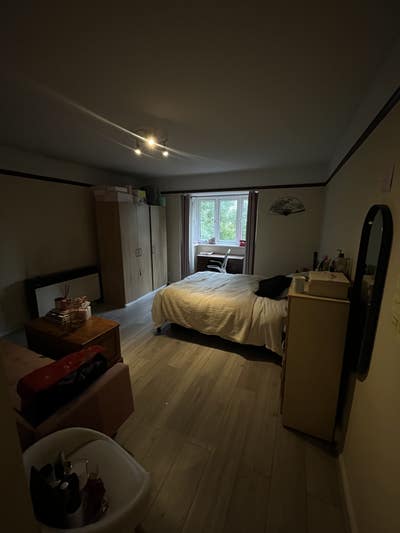 Room Close to Manor House Station Main Photo