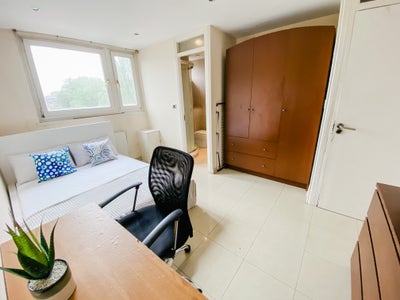Spacious Room - Marylebone Main Photo
