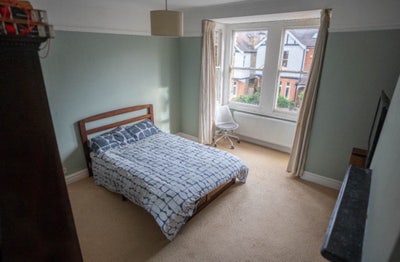 Double Bedroom minutes from  Central Line Main Photo