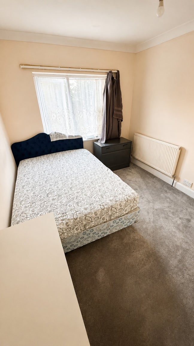 🏡 Single & Double Rooms In UB8  – Uxbridge Main Photo