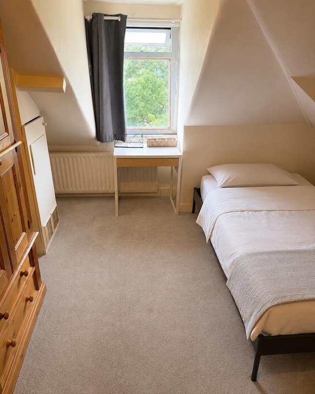 Available Now - Large Double in Tulse Hill Main Photo