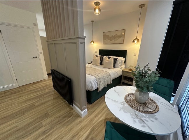 Stunning Renovated Studio in Northampton  Main Photo