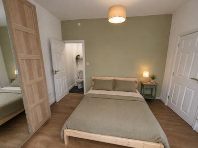 🏙️ Stylish Ensuite Rooms in E14 | Close to Canary Main Photo