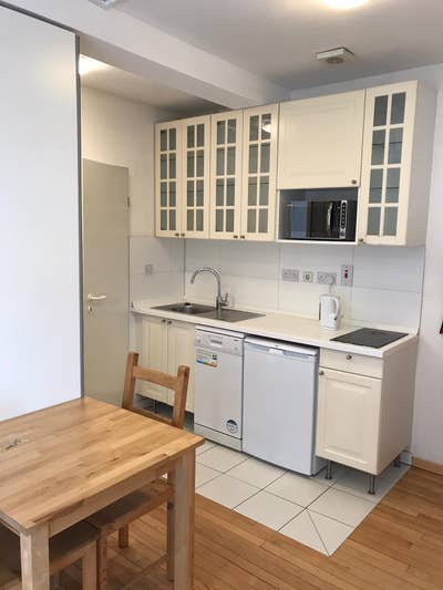 Studio 2 mins walk to woddgreen Tub, north london  Main Photo